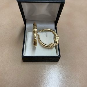 *14k Yellow Gold Hoop Earrings*